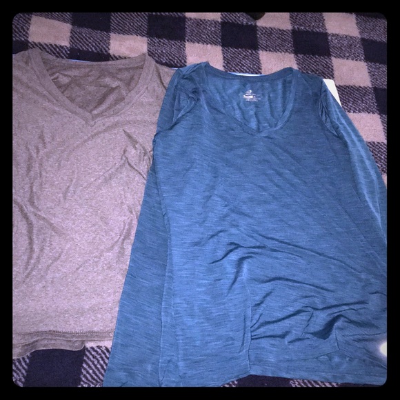 Bundle/lot of two long sleeve workout shirts. - Picture 1 of 7
